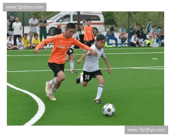 嘉善足球联赛精彩纷呈 球队竞技激烈 展现地方足球风采